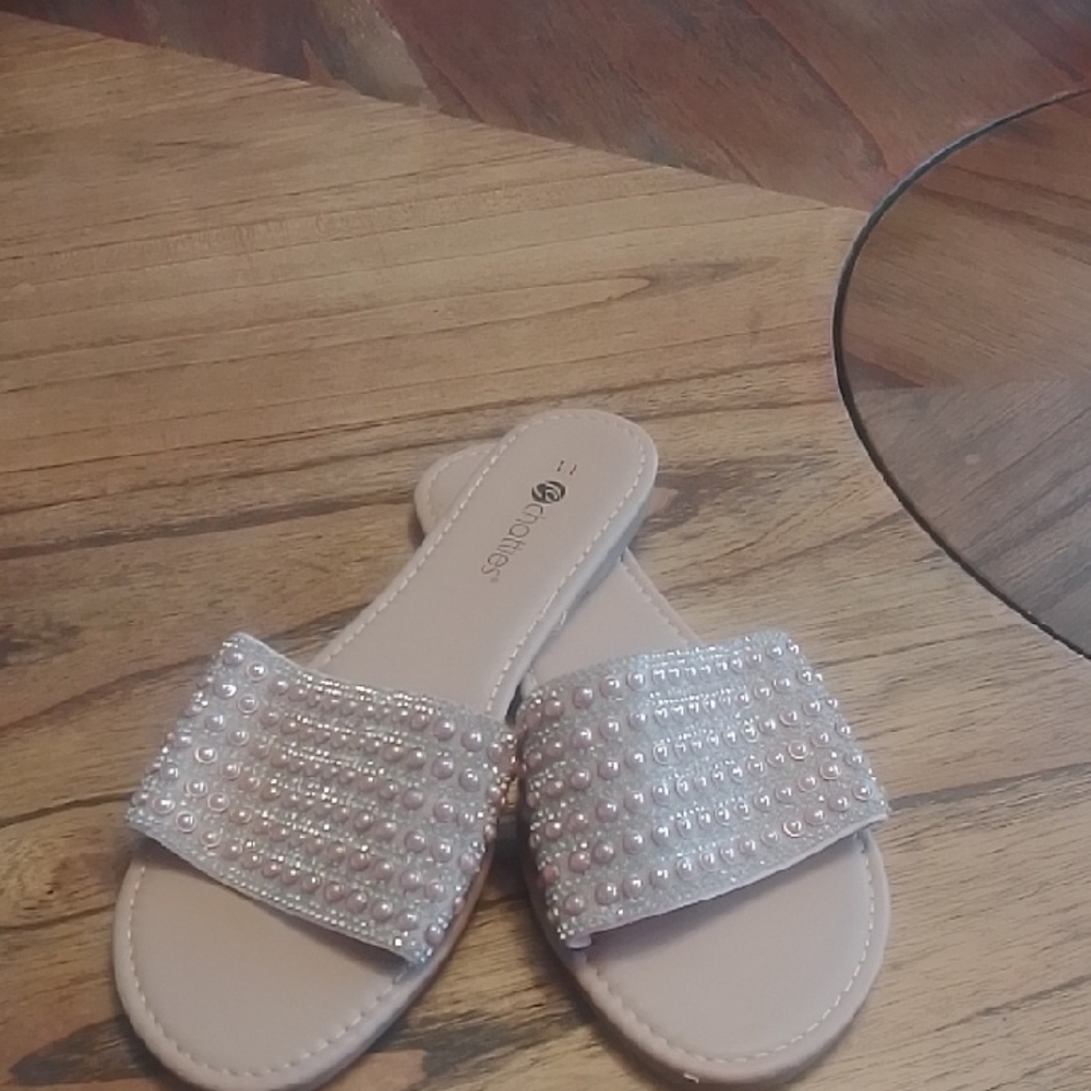 NWOT Women's Flashy Sandals.